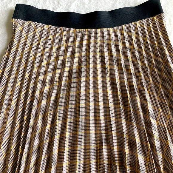 Bershka Plaid Pleated Skirt - Picture 2 of 4